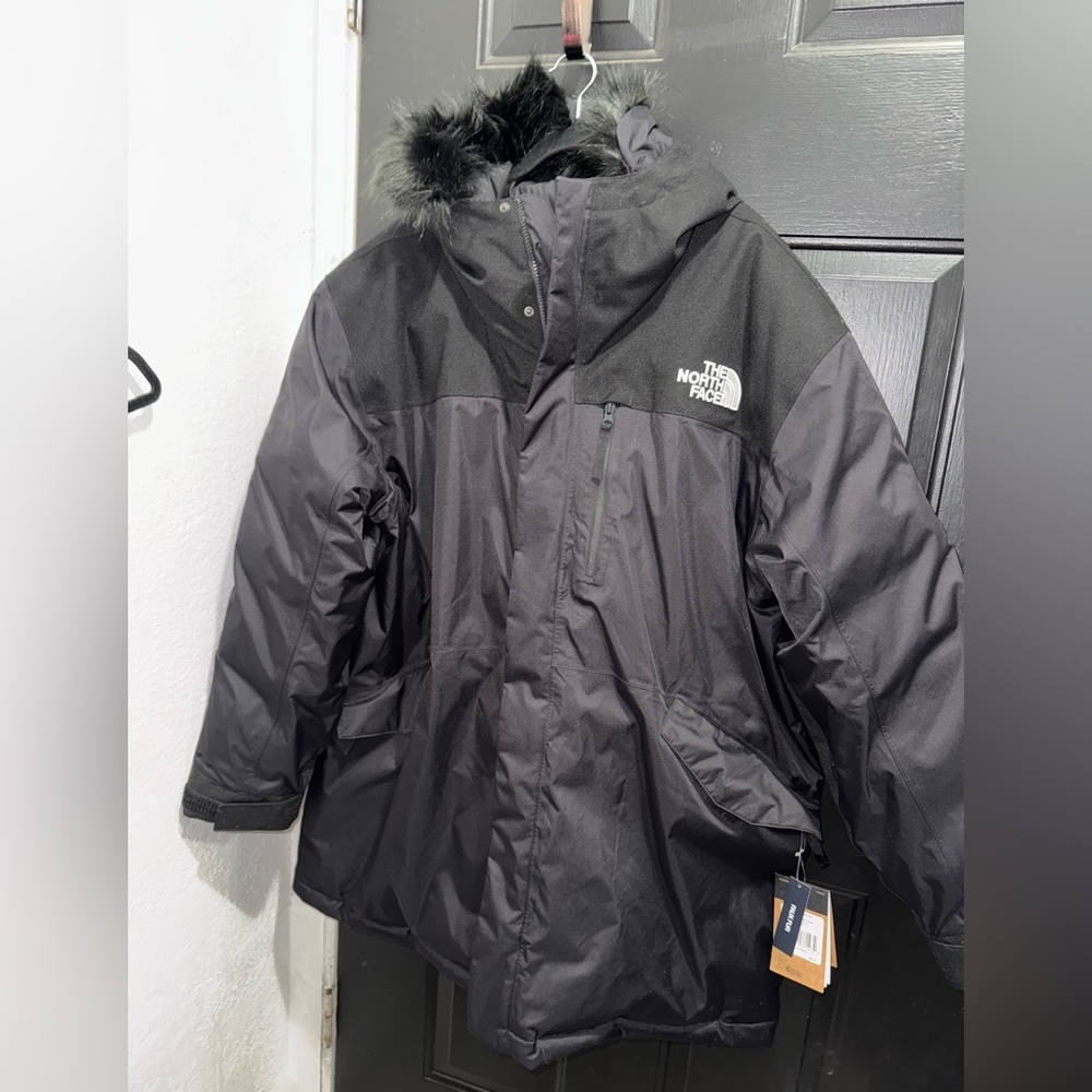 The North Face Men's Black and Gray Puffer Jacket